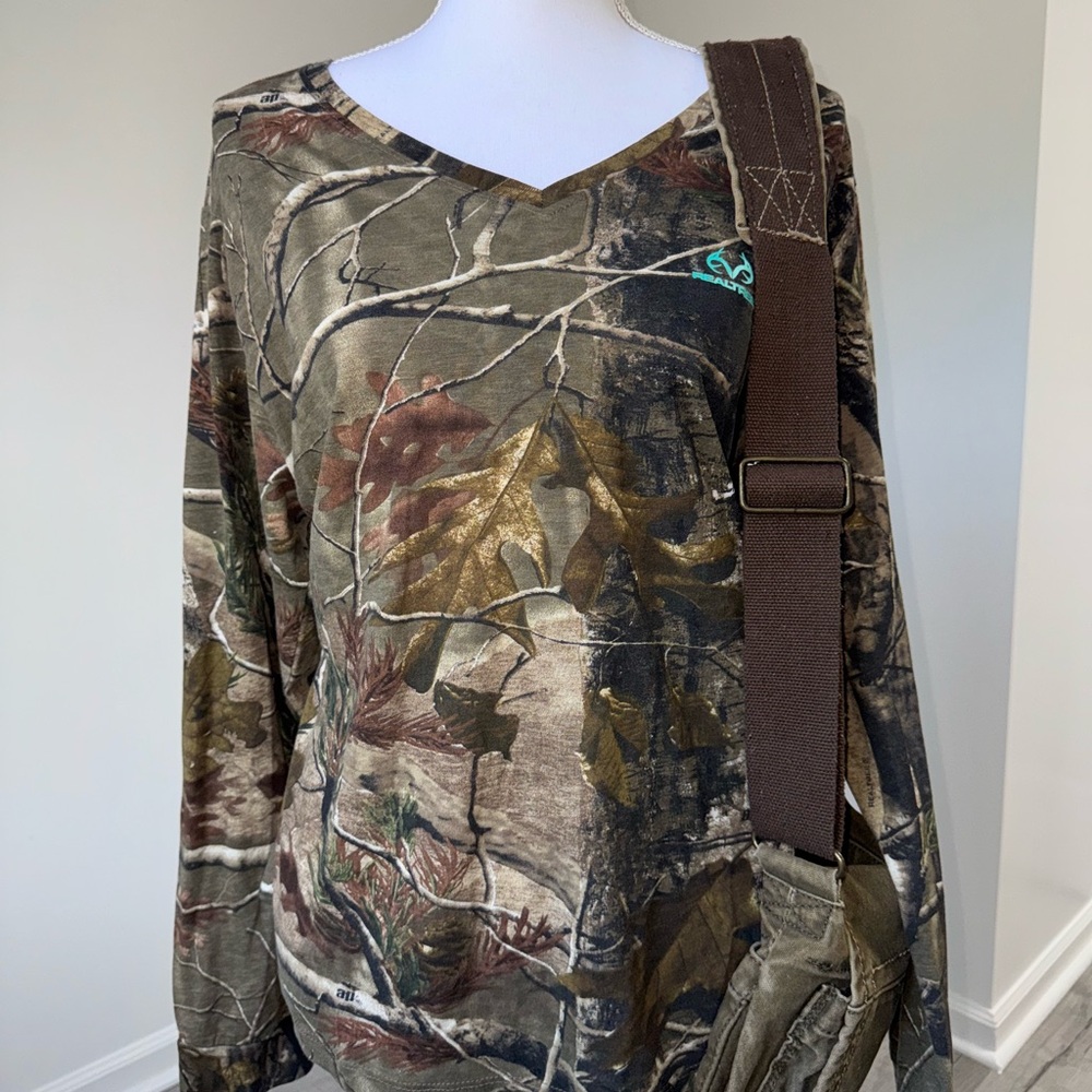 Realtree Camo Long Sleeve V Neck Shirt Womens Size 2XL Outdoors Hunting